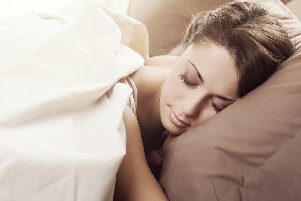 Women sleeping with no makeup